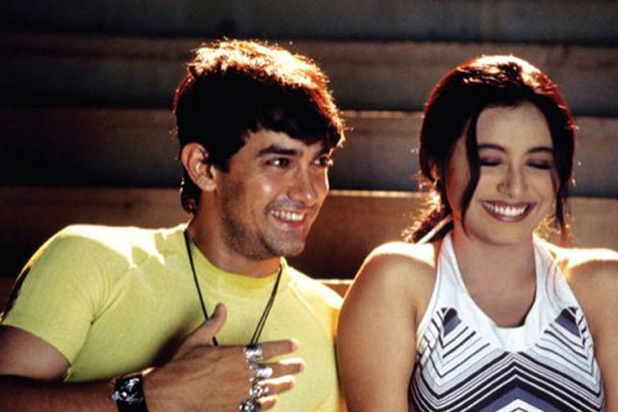 বলিপাড়ায় কানাঘুষো শোনা যায়, ‘গুলাম’ ছবির শুটিংয়ের সময় লন্ডনে যান আমির। সেখানে গিয়ে জেসিকার সঙ্গে পরিচয় হয় অভিনেতার।