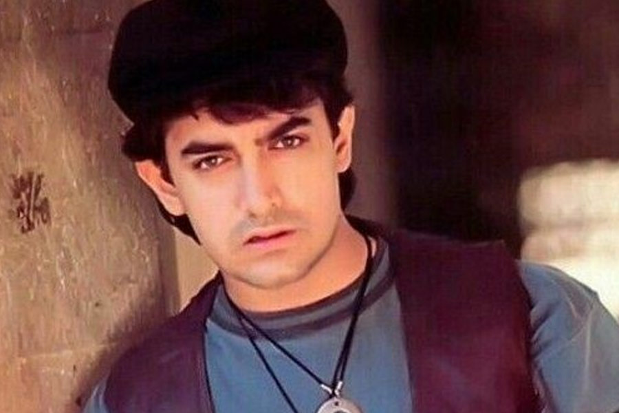 আমিরের অনুরোধ রাখেননি জেসিকা। ২০০০ সালের গোড়ার দিকে পুত্রসন্তানের জন্ম দেন তিনি। সন্তানের নাম রাখেন জান। আমির তাঁর সন্তানের পিতৃপরিচয় অস্বীকার করায় নাকি অভিনেতার সঙ্গে সম্পর্কে ইতি টানেন জেসিকা।