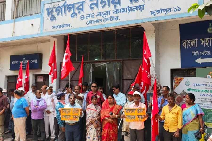 Residents of Durgapur staged Protest at municipality office regarding water crisis issue