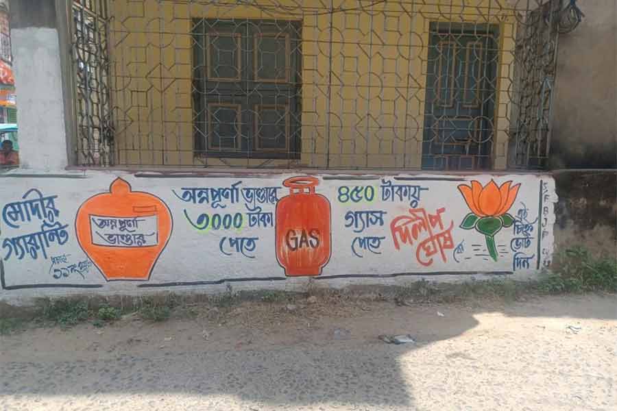 Lok Sabha Election 2024: TMC's Laxmi Bhandar is in a conflict with BJP's annapurna at election campaign