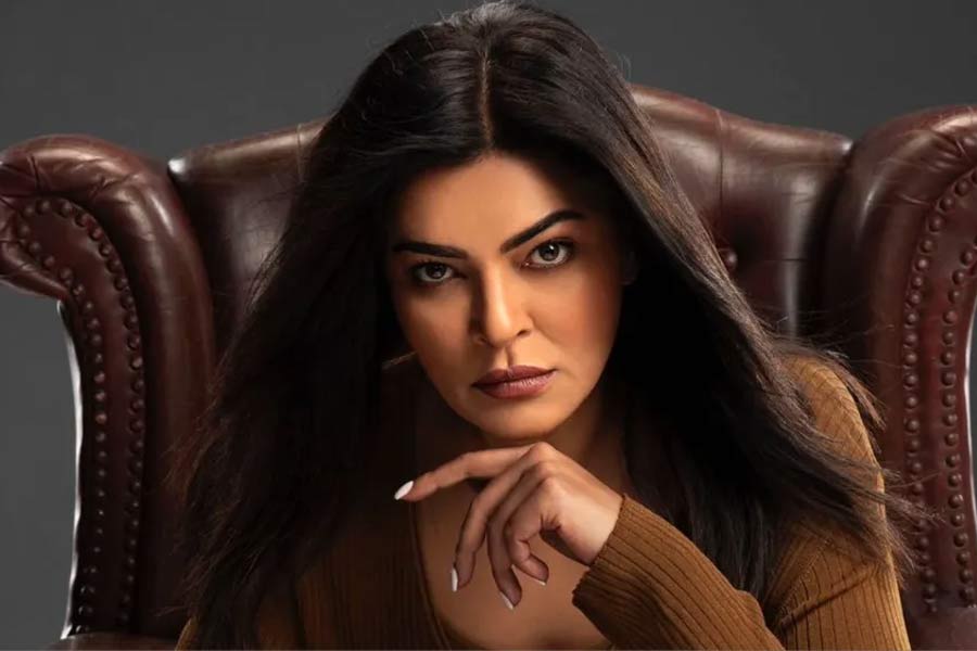 কানাঘুষো শোনা যায়, স্ত্রীর মৃত্যুর পর সুস্মিতার সঙ্গে ওয়াসিমের বন্ধুত্ব আরও গভীর হয়। দু’জনকে একসঙ্গে নানা জায়গায় দেখা যেতে শুরু করে। বলিপাড়ার একাংশের দাবি, দুই তারকা সম্পর্কে ছিলেন। এমনকি একত্রবাসও করেছেন তাঁরা। দু’জনের বিয়ের খবরও ছড়িয়ে পড়তে থাকে।