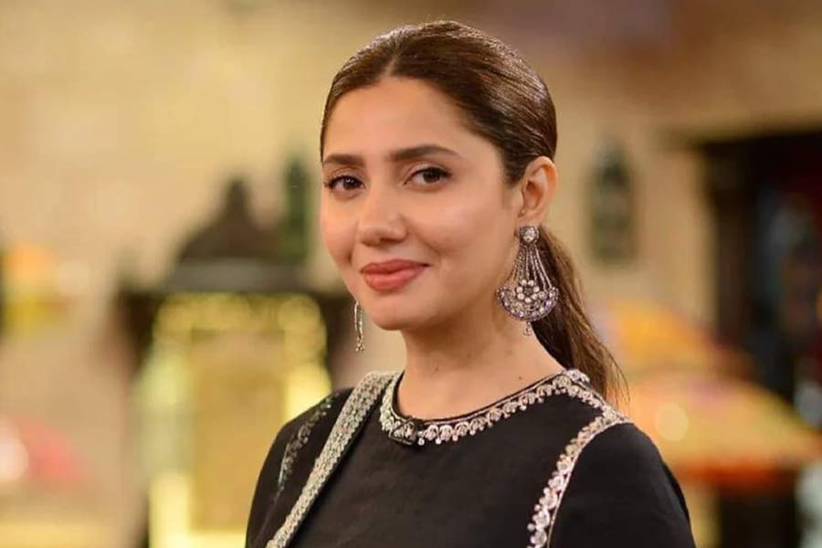 ২০১৭ সালে প্রেক্ষাগৃহে মুক্তি পায় শাহরুখ খান অভিনীত ‘রইস’। শাহরুখের বিপরীতে এই ছবিতে অভিনয় করেন পাকিস্তানের জনপ্রিয় অভিনেত্রী মাহিরা খান। একই বছরে মাহিরার একটি ছবি সমাজমাধ্যমে ছড়িয়ে পড়ে। তার পরেই নাকি মানসিক অবসাদগ্রস্ত হয়ে পড়েছিলেন তিনি।