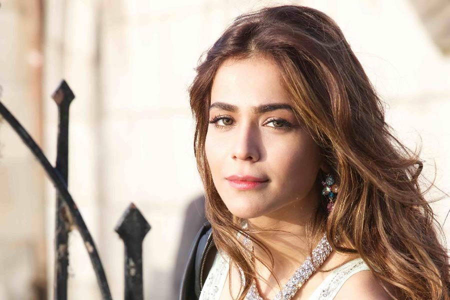 ২০১৪ সালে কুণাল দেশমুখের পরিচালনায় প্রেক্ষাগৃহে মুক্তি পায় ‘রাজা নটবরলাল’। এই ছবিতে বলি অভিনেতা ইমরান হাশমির বিপরীতে অভিনয় করেন পাকিস্তানের অভিনেত্রী হুমাইমা মালিক। হুমাইমা নাকি ইমরানকে ডেট করেছিলেন, এমনটাই কানাঘুষো চলতে থাকে। পরে অবশ্য দুই তারকাই জানিয়েছিলেন যে তাঁদের মধ্যে পেশাগত সম্পর্ক ছাড়া অন্য কোনও সম্পর্ক নেই।