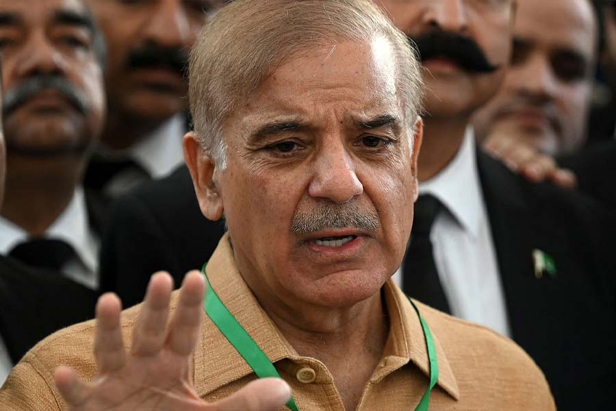 US warns Pakistan of doing trade with Iran amid President Raisi’s visit