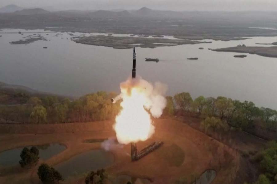 US warns Pakistan of doing trade with Iran amid President Raisi’s visit