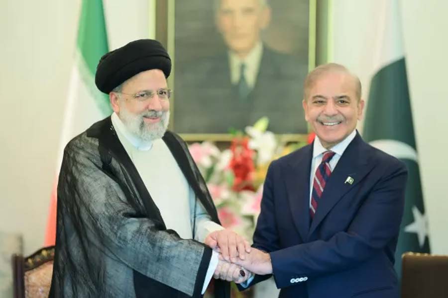 US warns Pakistan of doing trade with Iran amid President Raisi’s visit