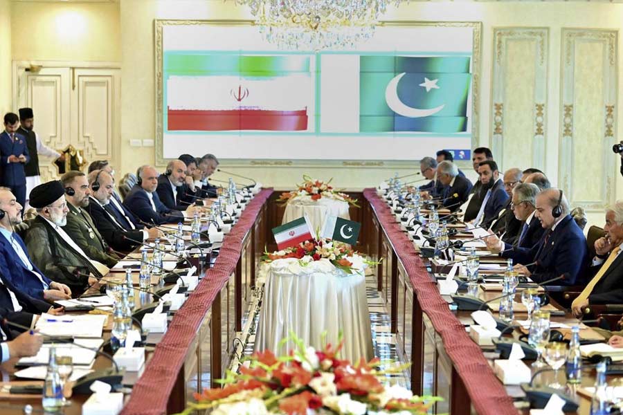 US warns Pakistan of doing trade with Iran amid President Raisi’s visit