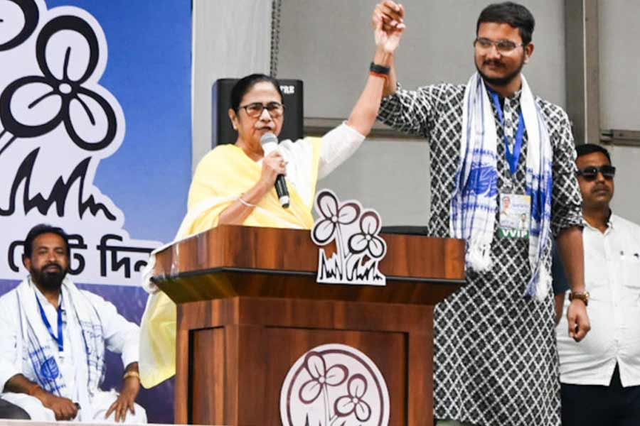 Lok Sabha Election 2024: Mamata Banerjee mistakenly took BJP candidate Abhijit Ganguly's name in stead of Debangshu Bhattacharya's name at her rally at Mahishadal