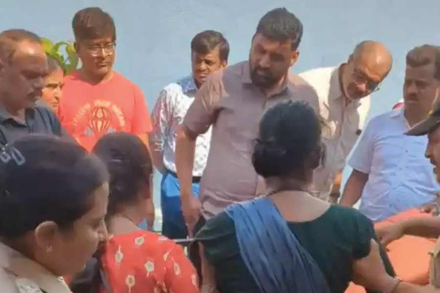 Doctor saved woman's life who came to caste vote in Bengaluru dgtl