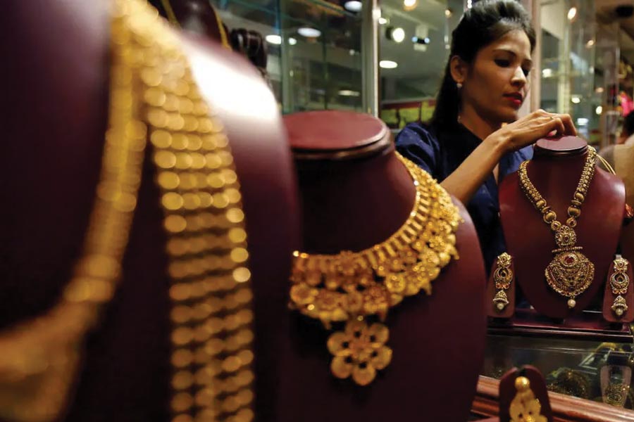 Five kinds of gold ornaments you may buy as the gold price dropped in last two-three days