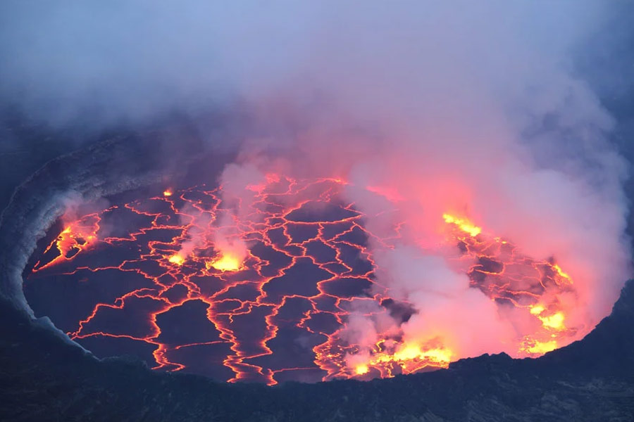 Active volcano in Antarctica sprewing 80 gram gold dust everyday 