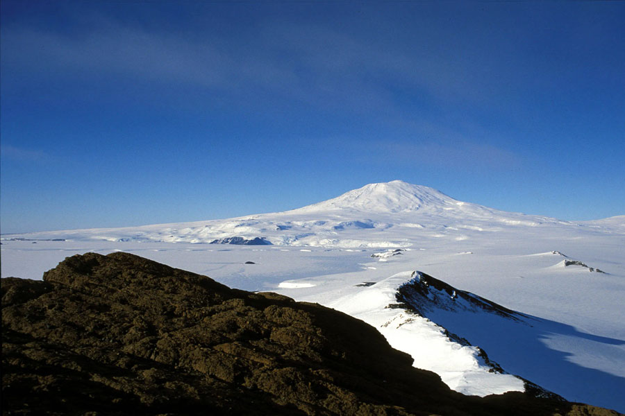 Active volcano in Antarctica sprewing 80 gram gold dust everyday 