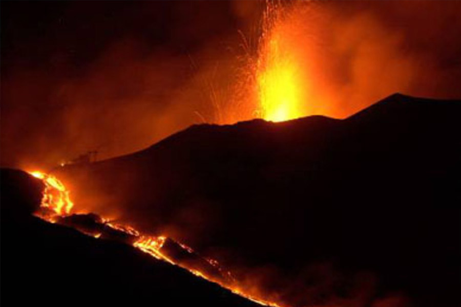 Active volcano in Antarctica sprewing 80 gram gold dust everyday 