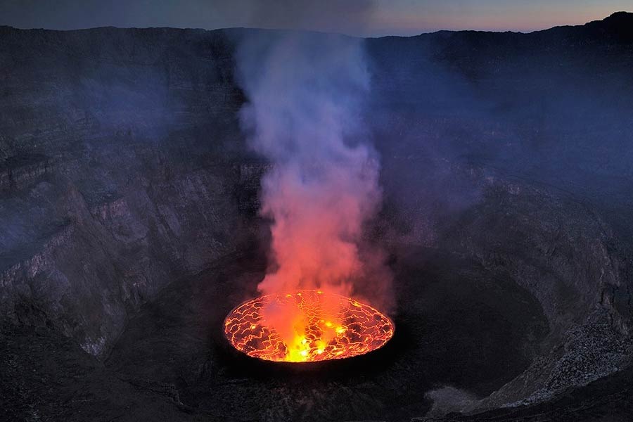 Active volcano in Antarctica sprewing 80 gram gold dust everyday 