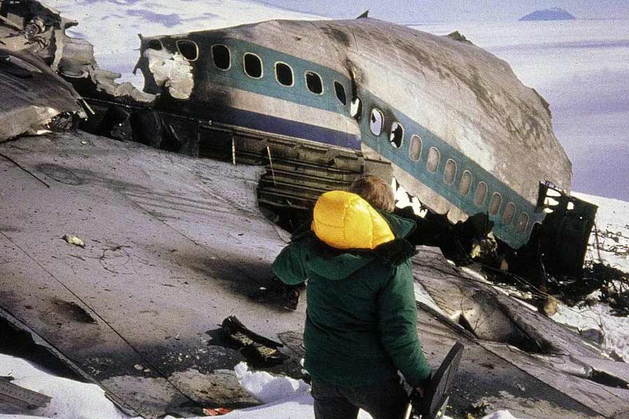 Active volcano in Antarctica sprewing 80 gram gold dust everyday 