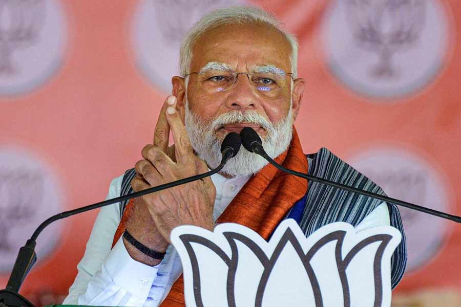 Prime Minister Narendra Modi will hold six public meetings in Gujarat in two days