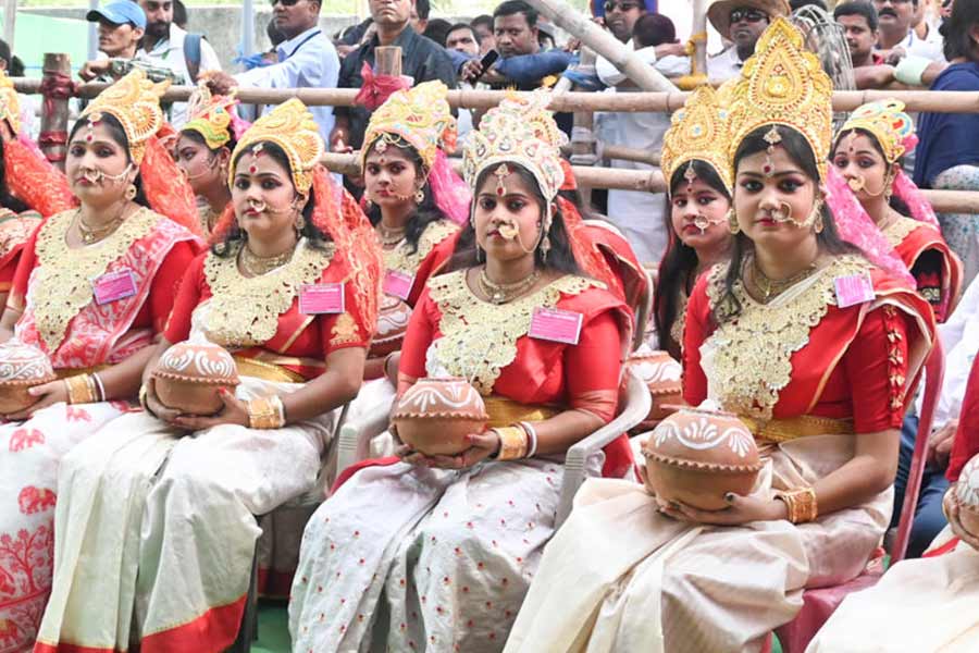 Lok Sabha Election 2024: Mata Banerjee and TMC is under controversy for dressing school girls as Goddess Laxmi as promotion of laxmi Bhander at her political rally at Mahisadal