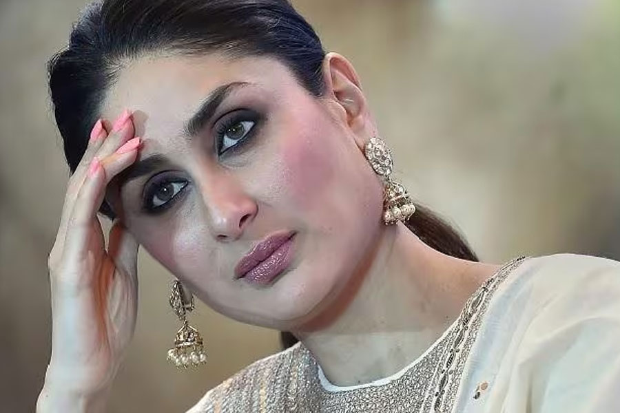 বলিপাড়ায় কানাঘুষো শোনা যায়, ‘কাল হো না হো’ ছবিতে নায়িকা হিসাবে প্রথমে করিনা কপূর খানকে পছন্দ করেছিলেন নির্মাতারা। কিন্তু পারিশ্রমিকের পরিমাণ মনের মতো না হওয়ার কারণে সেই প্রস্তাব ফিরিয়ে দেন করিনা।