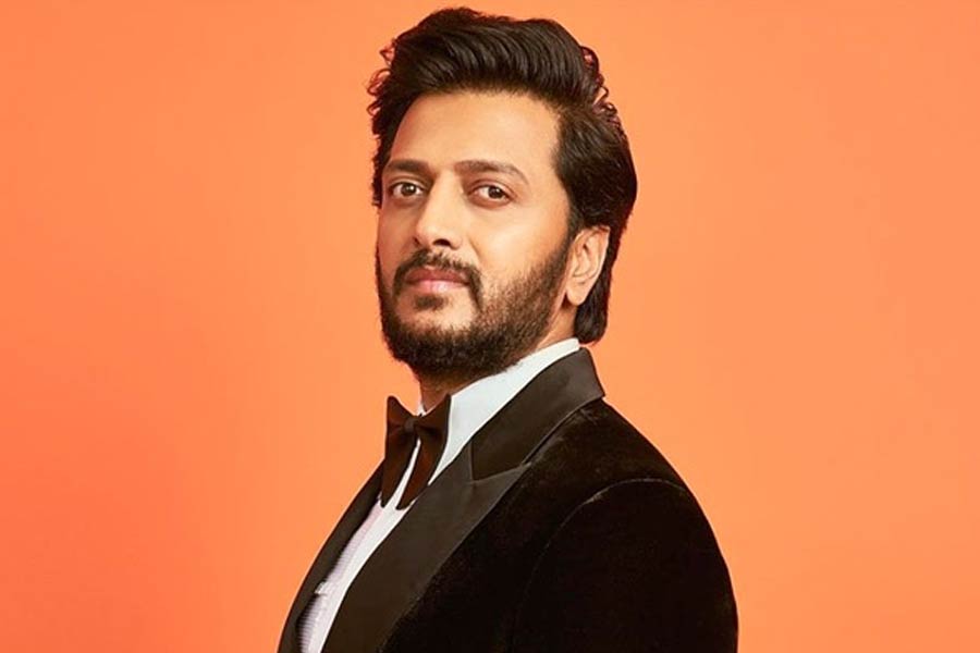 বলিপাড়ায় কানাঘুষো শোনা যায়, ‘মস্তি’ ছবিতে মীত চরিত্রের জন্য প্রথমে পছন্দ করা হয়েছিল রীতেশ দেশমুখকে। কিন্তু রীতেশকে পরে সেই ছবি থেকে বাদ দিয়ে দেওয়া হয়। শেষে সেই চরিত্রে বিবেককে অভিনয় করতে দেখা যায়।