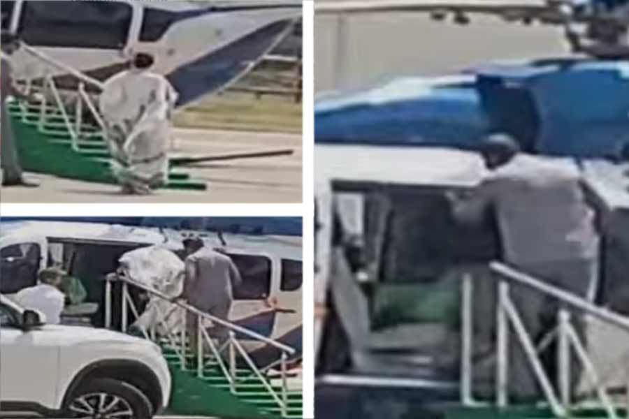 Mamata Banerjee gets hurt again while getting on a Helicopter in Durgapur dgtl