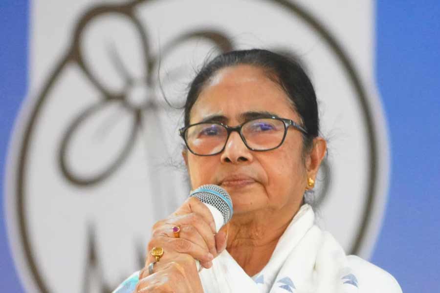 Mamata banerjee called people of Murshidabad to stop splitting of votes