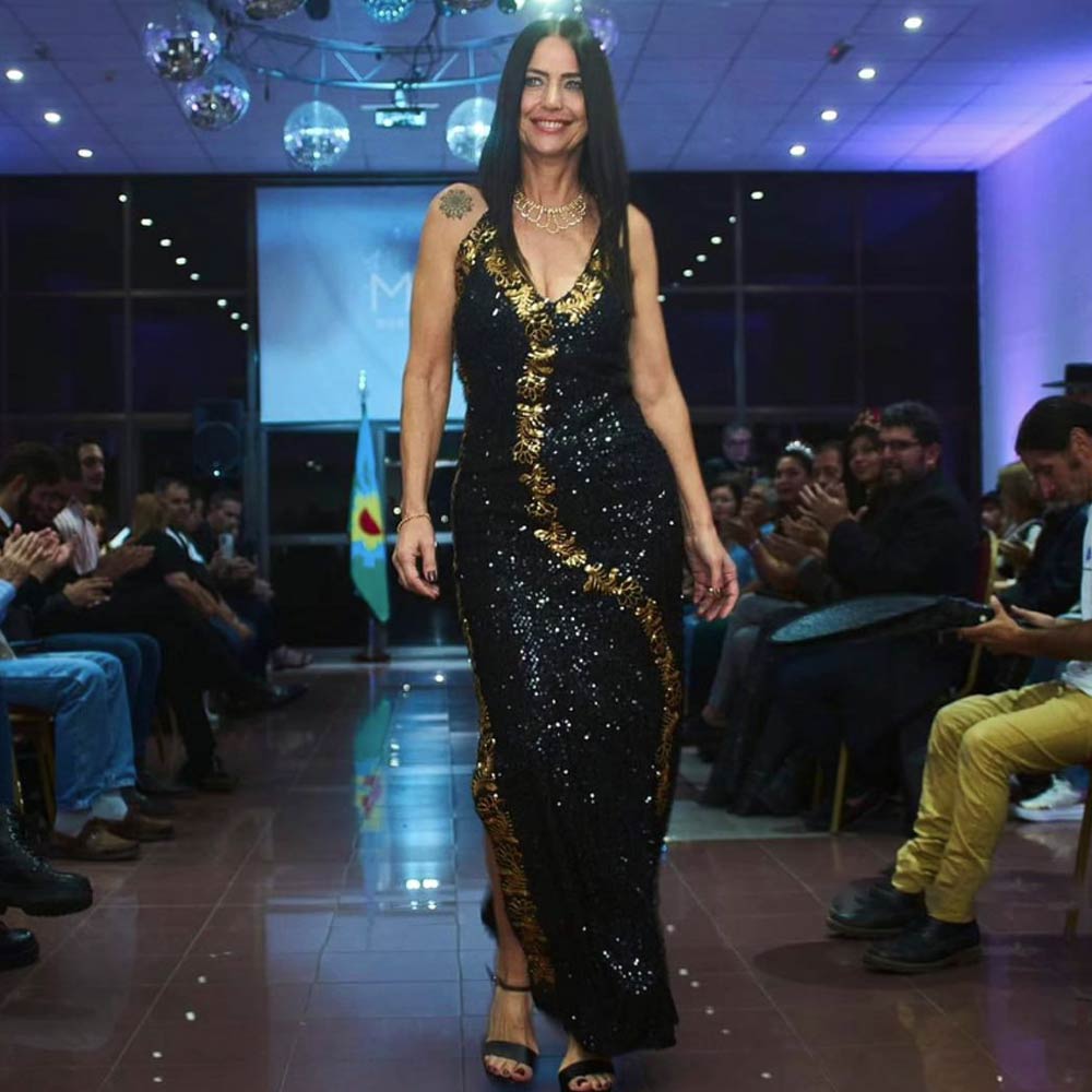 যে সৌন্দর্য প্রতিযোগিতায় বিশ্ব জুড়ে সুন্দরীরা অংশগ্রহণ করতে পারেন সেই মঞ্চে নিজের পরিচিতি তৈরি করতে চেয়েছিলেন আলেজ়ান্দ্রা।