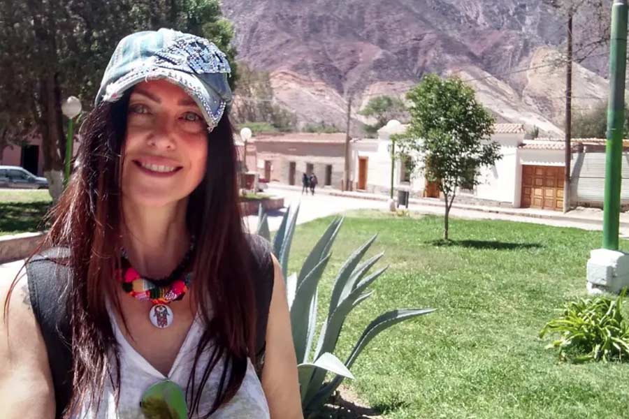 স্থানীয় একটি চ্যানেলে সাক্ষাৎকার দিতে গিয়ে আলেজ়ান্দ্রা জানান, স্কুলের পড়াশোনা শেষ করার পর সাংবাদিকতা নিয়ে কেরিয়ার শুরু করেছিলেন তিনি।