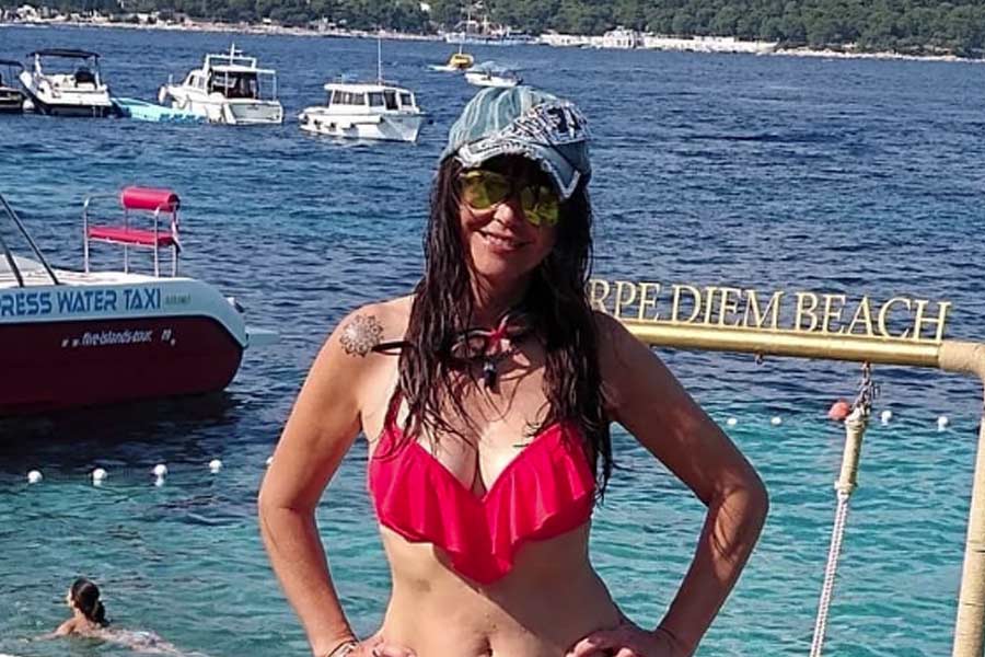 ৬০ বছর বয়সে নিজের পরিচর্যা কী ভাবে করছেন সে প্রসঙ্গে প্রশ্ন করা হলে আলেজ়ান্দ্রা জানান, তিনি স্বাস্থ্যকর জীবনযাপন করেন। সঠিক পরিমাণে খাওয়াদাওয়া এবং শরীরচর্চা করেই তিনি নিজের যত্ন নেন।