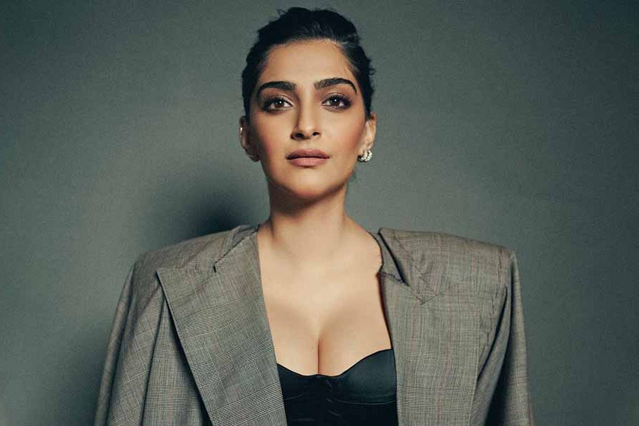 sonam kapoor shares that she gained 32 kilos weight after childbirth it was traumatic for her