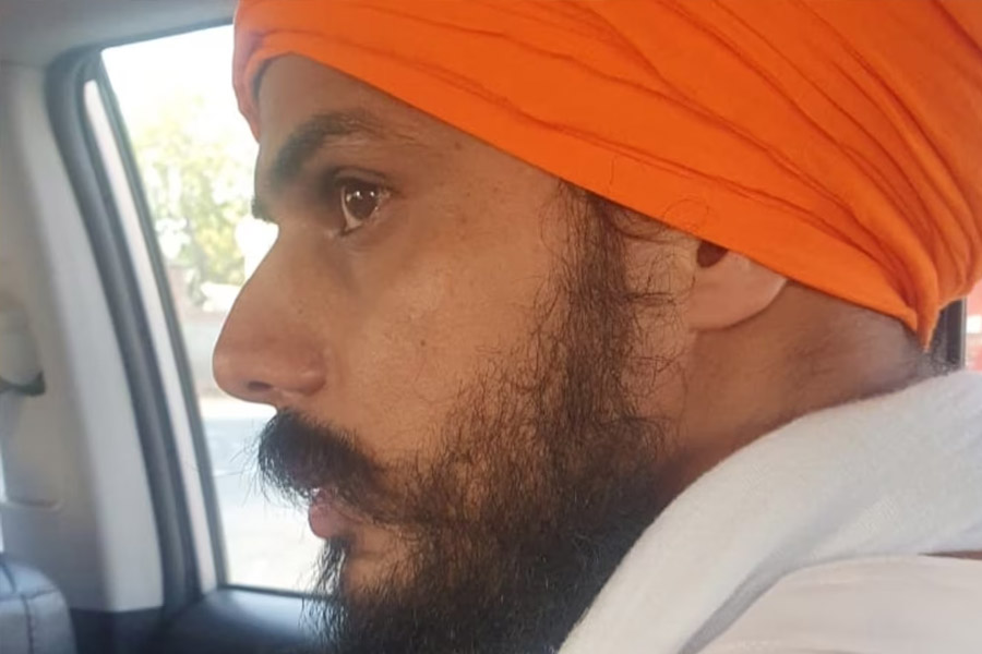 Why amritpal singh can contest election but Arvind kejriwal can’t vote