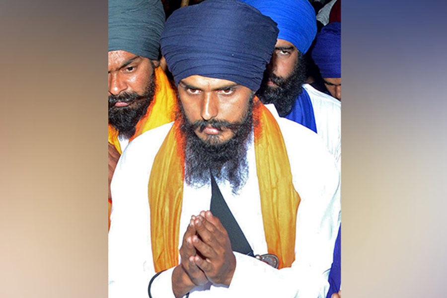 Why amritpal singh can contest election but Arvind kejriwal can’t vote
