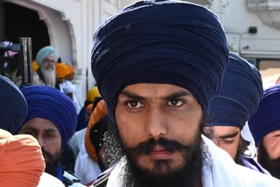 Why amritpal singh can contest election but Arvind kejriwal can’t vote