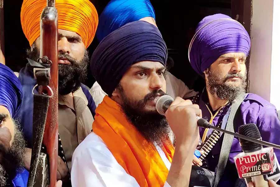 Why amritpal singh can contest election but Arvind kejriwal can’t vote
