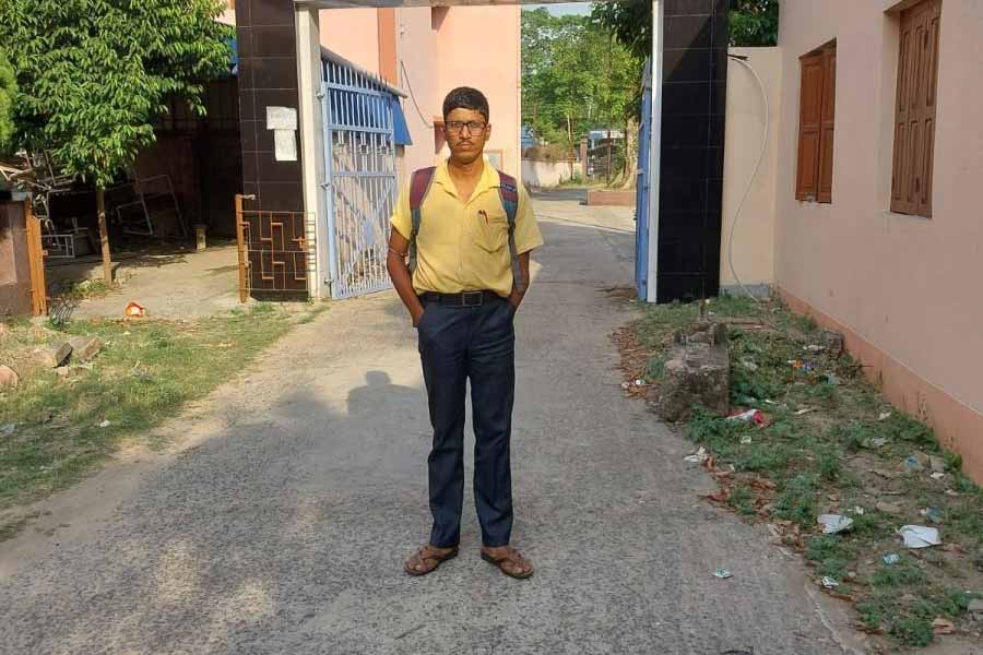 A Physically Challenged Teacher willingly took Lok Sabha Election 2024 duty