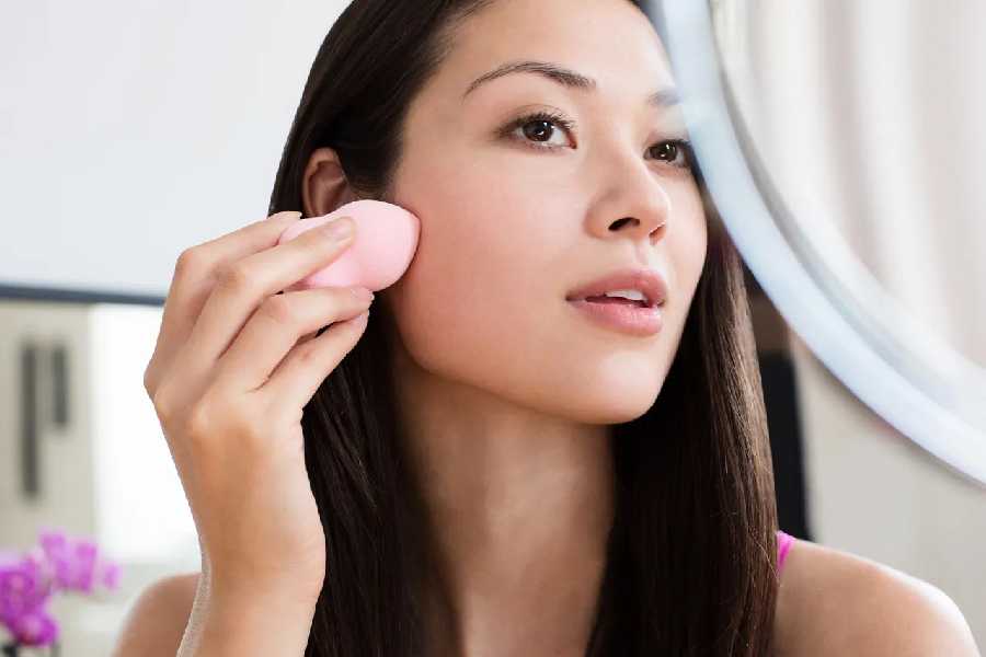 অতিরিক্ত ফাউন্ডেশন ব্যবহার করা চলবে না।