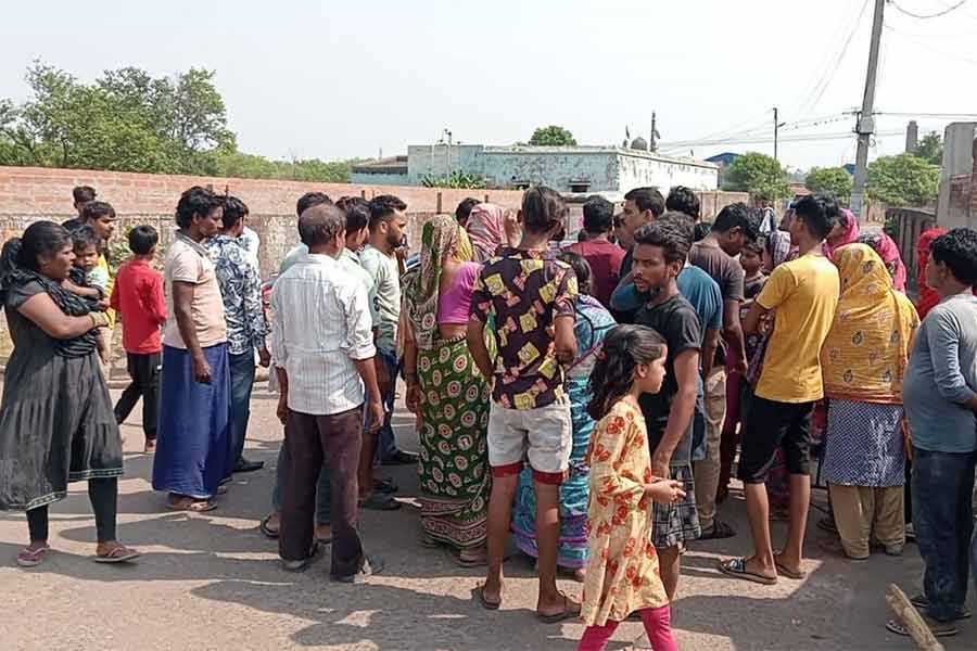 Local Residents staged road block at jamuria Bypass in demand of clean water supply