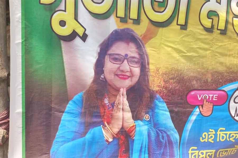 Lok Sabha Election 2024: Controversy regarding Flex of TMC candidate Sujata Mondal at Khandaghosh