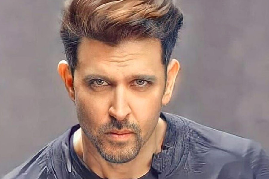 বলি অভিনেতা হৃতিক রোশনকে আদর করে ডুগ্গু নামে ডাকা হয়। তবে এই নামে অভিনেতাকে তাঁর খুব কাছের মানুষেরাই ডাকেন।