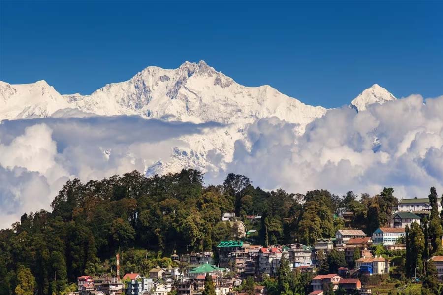 Tourists crowding at Darjeeling and Kalimpong to find relief from the scorching heat of the sun in plains