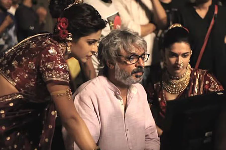 ২০১৩ সাল থেকে এখনও পর্যন্ত সঞ্জয়ের পরিচালনায় প্রেক্ষাগৃহে মুক্তি পেয়েছে ‘গোলিয়োঁ কি রাসলীলা রাম-লীলা’, ‘বাজিরাও মস্তানি’, ‘পদ্মাবত’ এবং ‘গাঙ্গুবাই কাথিয়াওয়াড়ি’র মতো ছবি। প্রতিটি ছবিই বক্স অফিস থেকে ভাল উপার্জন করে। বড় পর্দার পাশাপাশি ওটিটির পর্দায়ও পা রেখেছেন সঞ্জয়। চলতি বছরের ১ মে ওটিটি প্ল্যাটফর্মে মুক্তি পেতে চলেছে সঞ্জয় পরিচালিত ওয়েব সিরিজ় ‘হীরামন্ডি’।