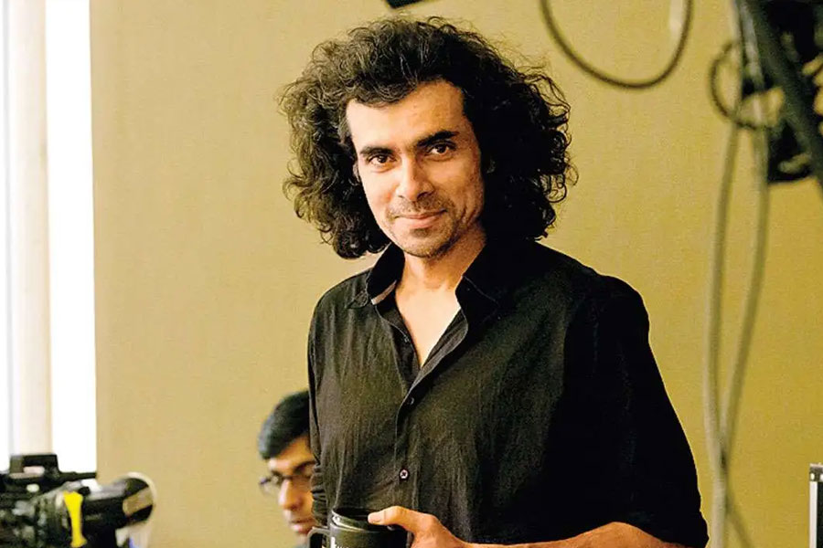 ‘জব উই মেট’, ‘রকস্টার’, ‘ককটেল’ এবং ‘হাইওয়ে’র মতো একাধিক সফল ছবি কেরিয়ার ঝুলিতে রয়েছে পরিচালক ইমতিয়াজ় আলির। ২০১৭ সালে মুক্তি পাওয়া ‘জব হ্যারি মেট সেজল’ এবং ২০২০ সালে মুক্তিপ্রাপ্ত ‘লভ আজ কাল’ ছবি দু’টি বক্স অফিসে ব্যর্থ হয় ইমতিয়াজ়ের।