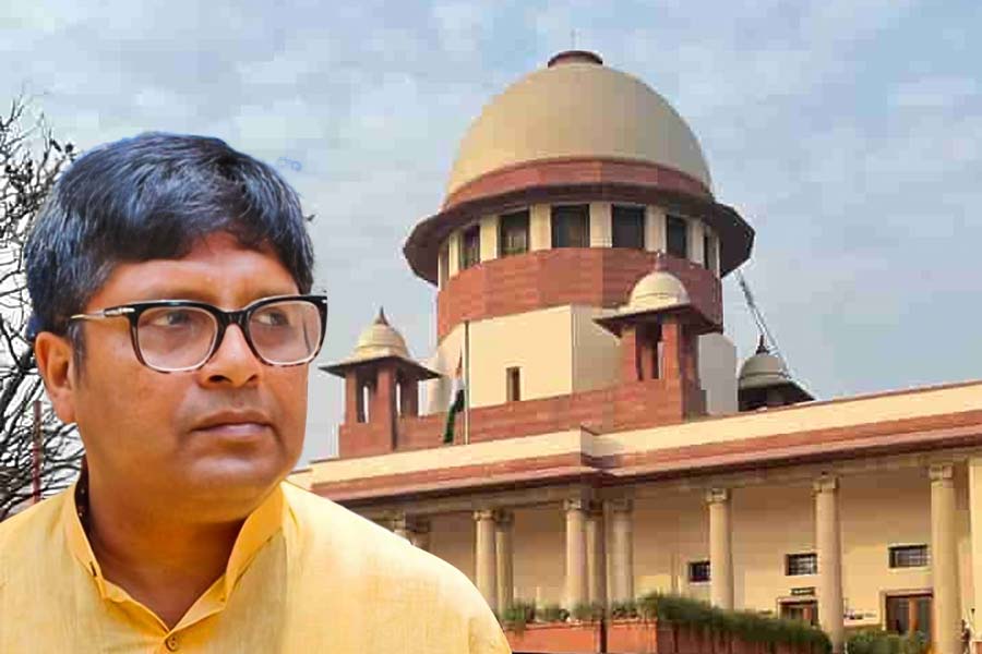 Ex-IPS officer moves SC against cancellation of nomination papers as BJP candidate from Birbhum