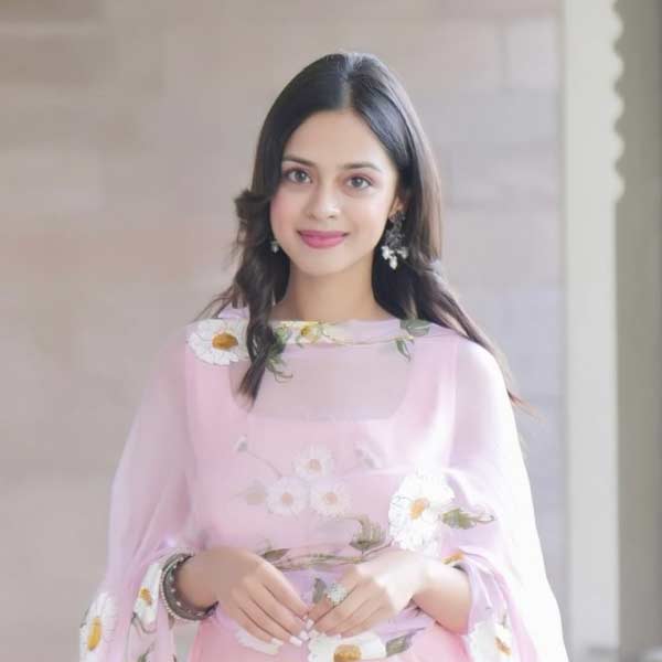 Meet the bollywood actress Nitanshi Goel, played the role of Phool Kumari in Laaptaa Ladies