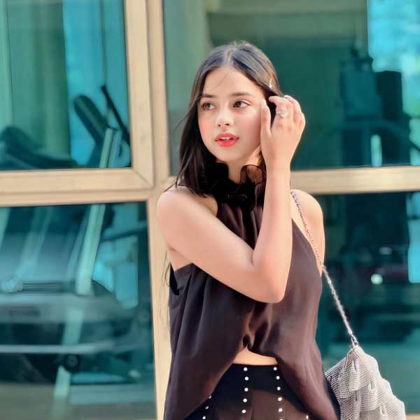 Meet the bollywood actress Nitanshi Goel, played the role of Phool Kumari in Laaptaa Ladies