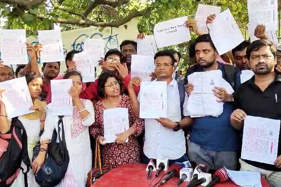 Reaction Of Jobless Teachers After Supreme Court’s Observation on West Bengal SSC Recruitment Case dgtl