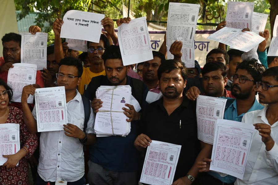 If SSC does not handed over the list of eligible teachers and education workers to the Supreme Court, the unemployed teachers and non teaching staffs will go on strike