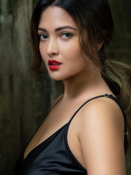 journey of actress Riya Sen in film industry dgtl