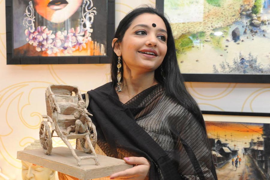 অভিনয়ের পাশাপাশি নাচেও সমান ‌ভাবে পারদর্শী জুন। সেই ছন্দের সূত্রেই বিখ্যাত তালবাদ্য বাদকের সঙ্গে বিশেষ সম্পর্ক তৈরি হয়েছিল তাঁর। জীবনে ছন্দ এসেছিল প্রবল বিক্রমে। কিন্তু সে সম্পর্ক টেকেনি। ১৪ বছর সম্পর্কে থাকার পর ২০১৯ সালের ডিসেম্বর মাসে দীর্ঘ দিনের বন্ধু সৌরভ চট্টোপাধ্যায়ের সঙ্গে বিবাহবন্ধনে আবদ্ধ হন জুন। সৌরভের একটি ইভেন্ট ম্যানেজমেন্ট সংস্থা রয়েছে। পেশায় ব্যবসায়ী তিনি।