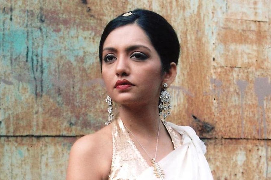 ‘হঠাৎ বৃষ্টি’, ‘নীল নির্জনে’, ‘দ্য বং কানেকশন’, ‘শিকার’, ‘পদক্ষেপ’, ‘প্রেম বিভ্রাট’, ‘এবার শবর’, ‘হর হর ব্যোমকেশ’, ‘একলা চলো’, ‘জ়ুলফিকর’, ‘মিতিন মাসি’, ‘সোয়েটার’, ‘কিশমিশ’ এবং ‘খেলা যখন’-এর মতো বহু বাংলা ছবিতে অভিনয় করেছেন। জুনকে অভিনয় করতে দেখা গিয়েছে হিন্দি ছবিতেও। ২০১৭ সালে আদিত্য চোপড়ার প্রযোজনায় আয়ুষ্মান খুরানা এবং পরিণীতি চোপড়া অভিনীত ‘মেরি প্যারি বিন্দু’ ছবিতে পার্শ্বচরিত্রে অভিনয় করেন জুন।