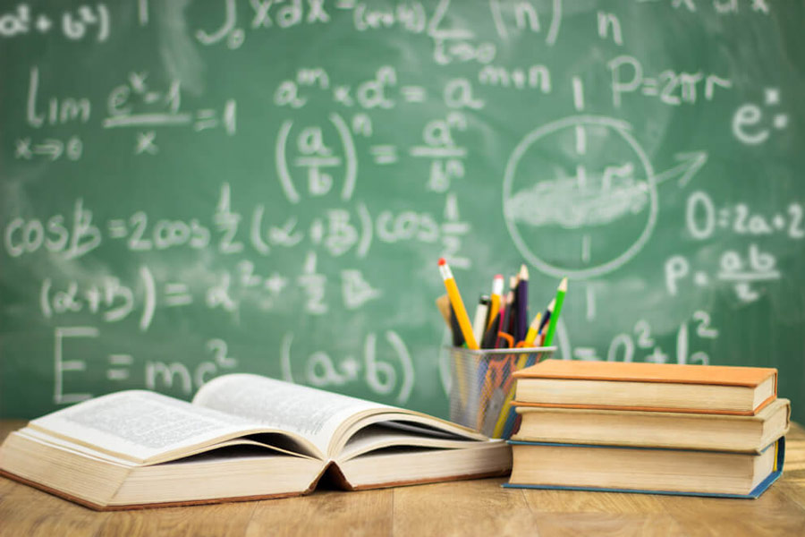 ইউপিএসসির প্রস্তুতির জন্য কোনও প্রশিক্ষণ কেন্দ্রে ভর্তি হননি হিমাংশু। অর্থাভাবের কারণে নিজেই প্রস্তুতি নেন তিনি। এমনকি সংসারের খরচ চালানোর জন্য একটি সরকারি কলেজে গবেষণা সংক্রান্ত কাজও শুরু করেন তিনি।